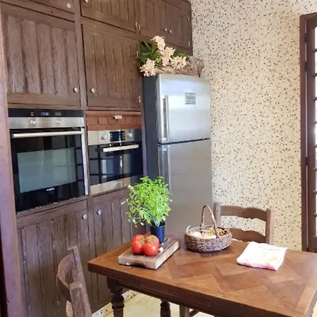 House With 2 Bedrooms In Calvi With Wonderful Sea View Enclosed Garden And Wifi 700 M From The Beach Hébergement de vacances Calvi (Corsica)